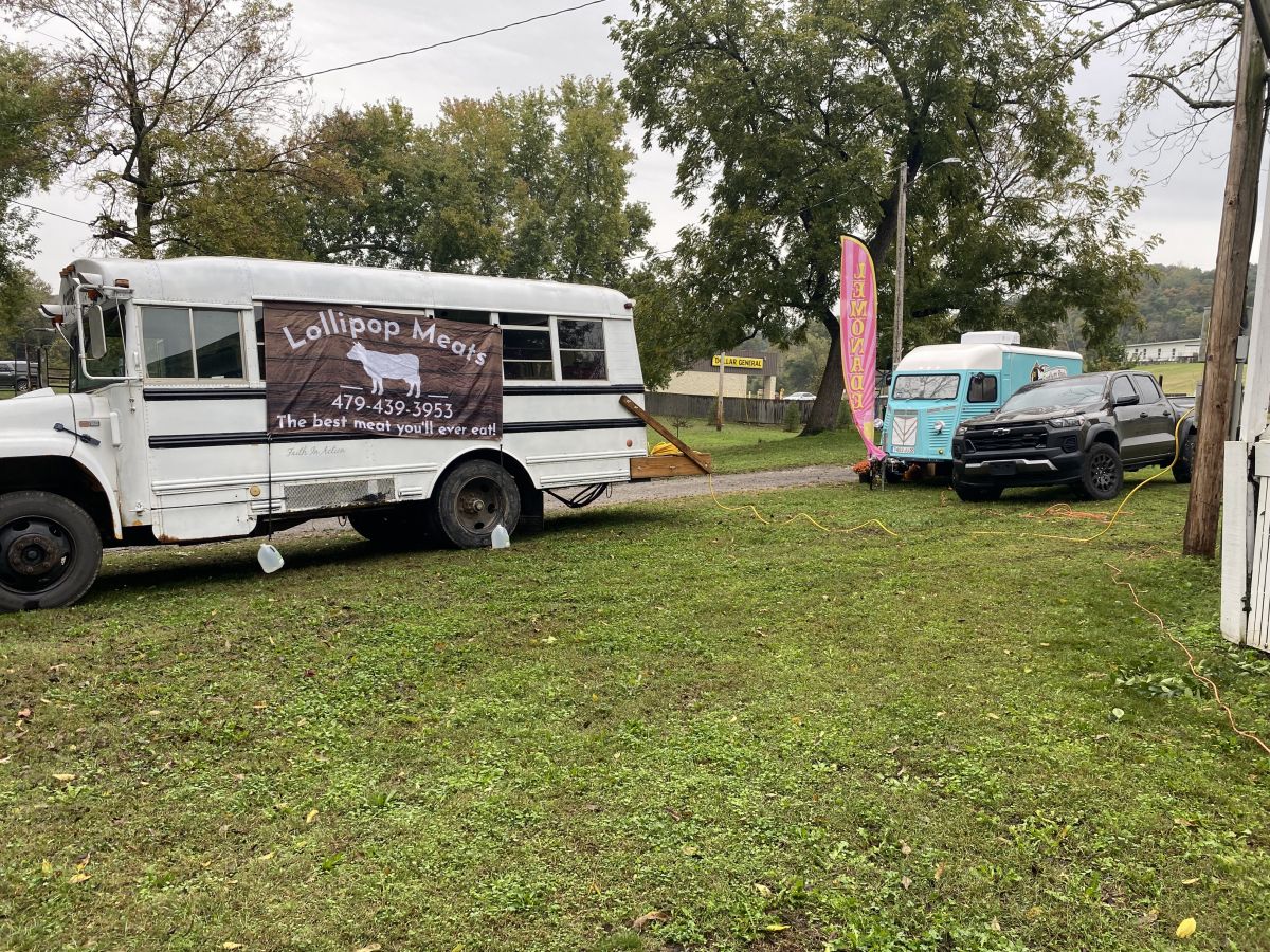 food vendor trucks at the farmers market
